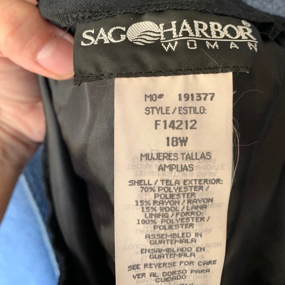 Ladies long blackskirt - Picture 4 of 5